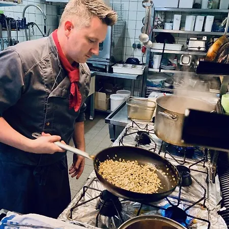 Restaurant Molitor فندق 3*