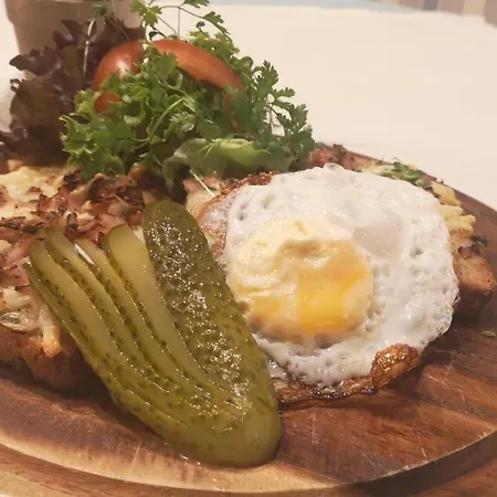 Restaurant Molitor فندق 3*